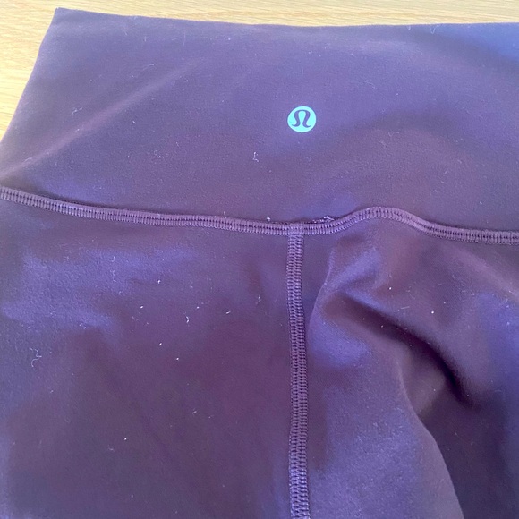 Lululemon Wunder Under 28” leggings in deep plum color, size 4 - Picture 3 of 3